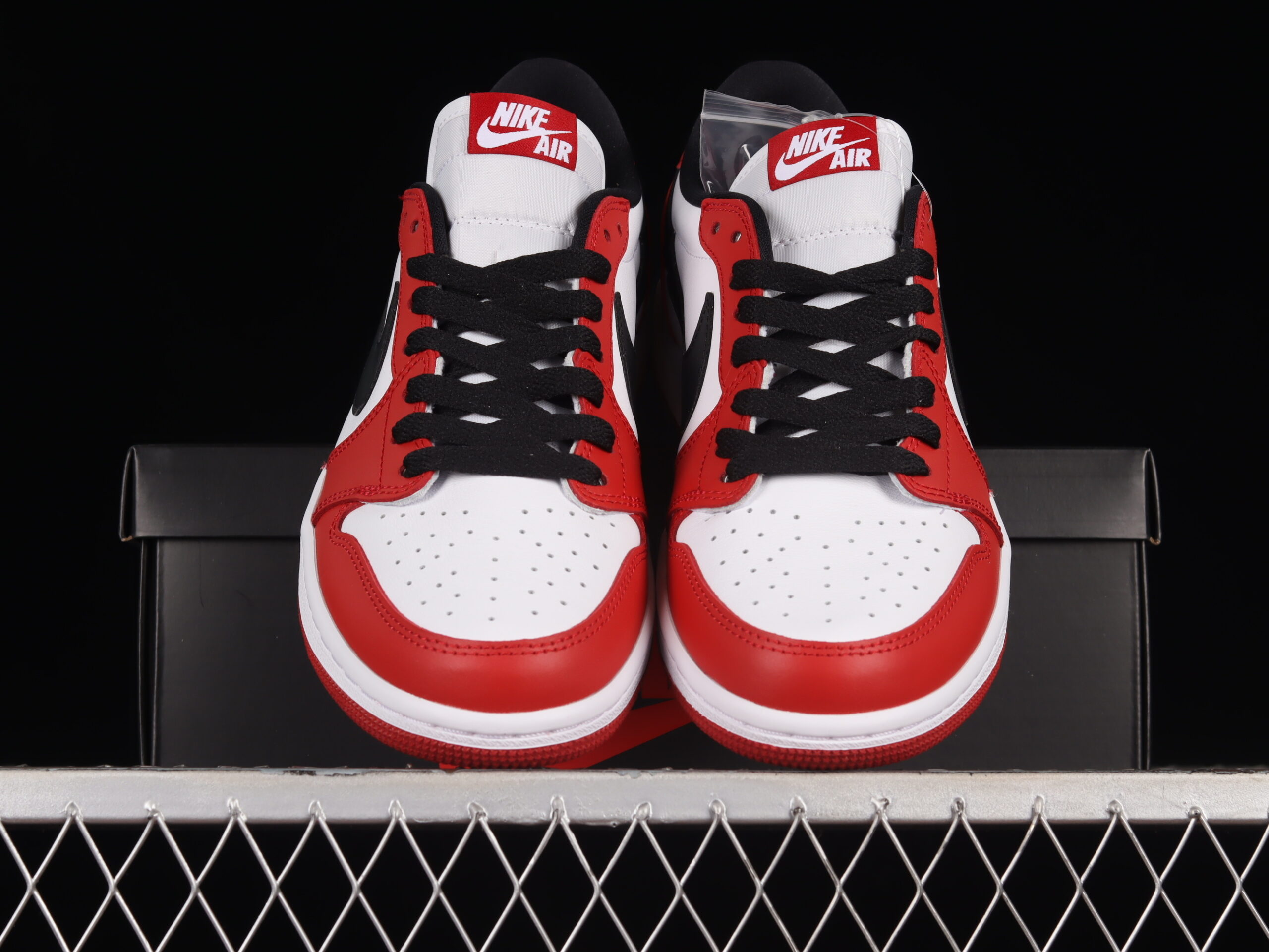 AJ 1 Low OG Chicago 705329-600 AJ 1 Low OG Chicago 705329-600