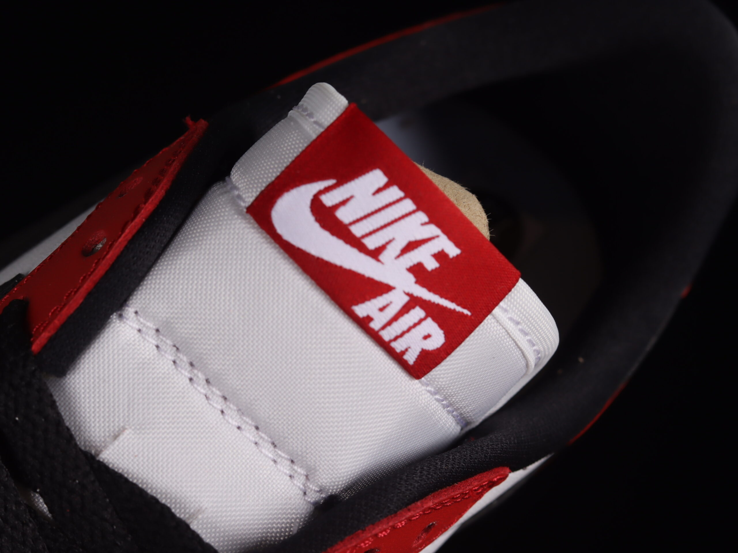 AJ 1 Low OG Chicago 705329-600 AJ 1 Low OG Chicago 705329-600