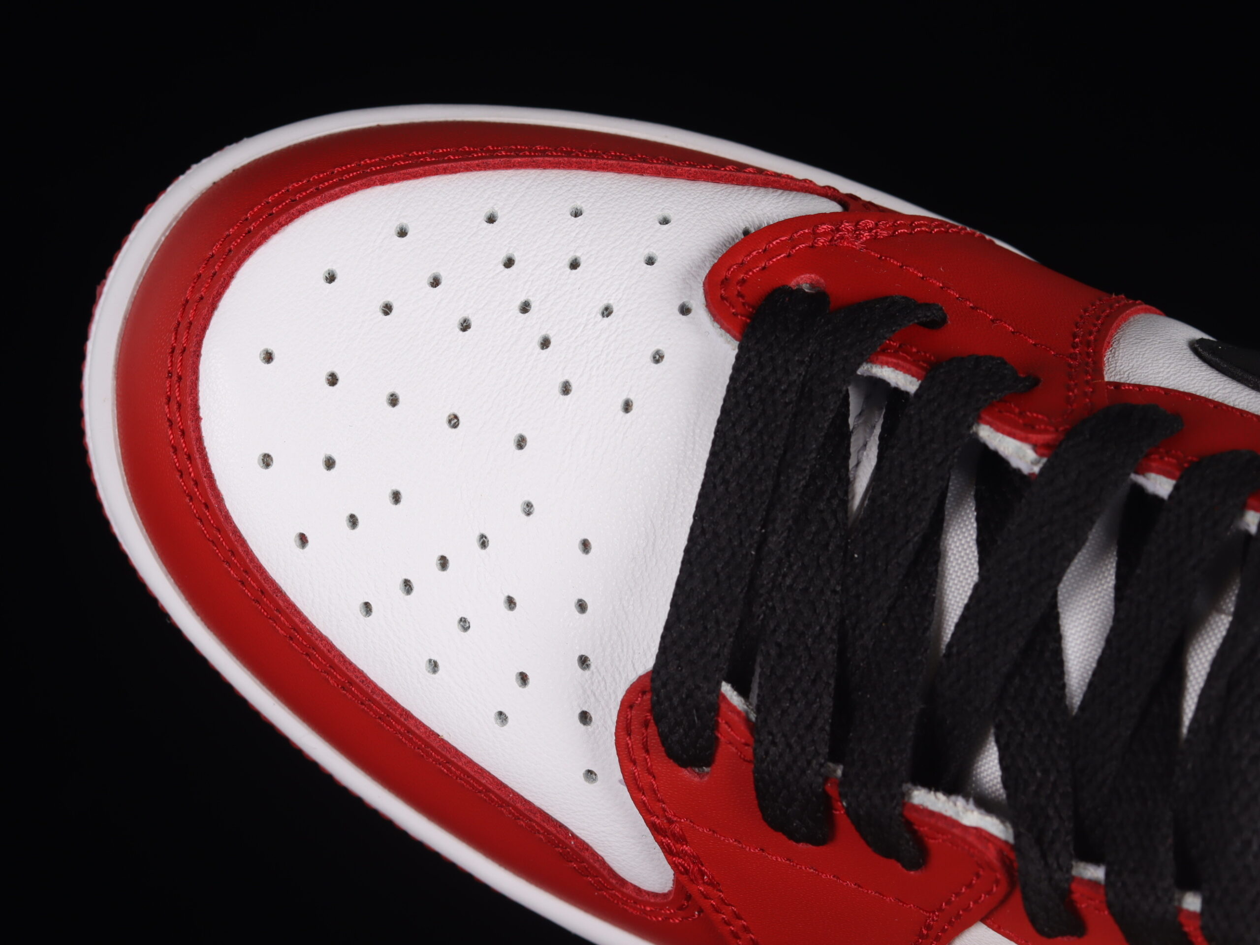 AJ 1 Low OG Chicago 705329-600 AJ 1 Low OG Chicago 705329-600