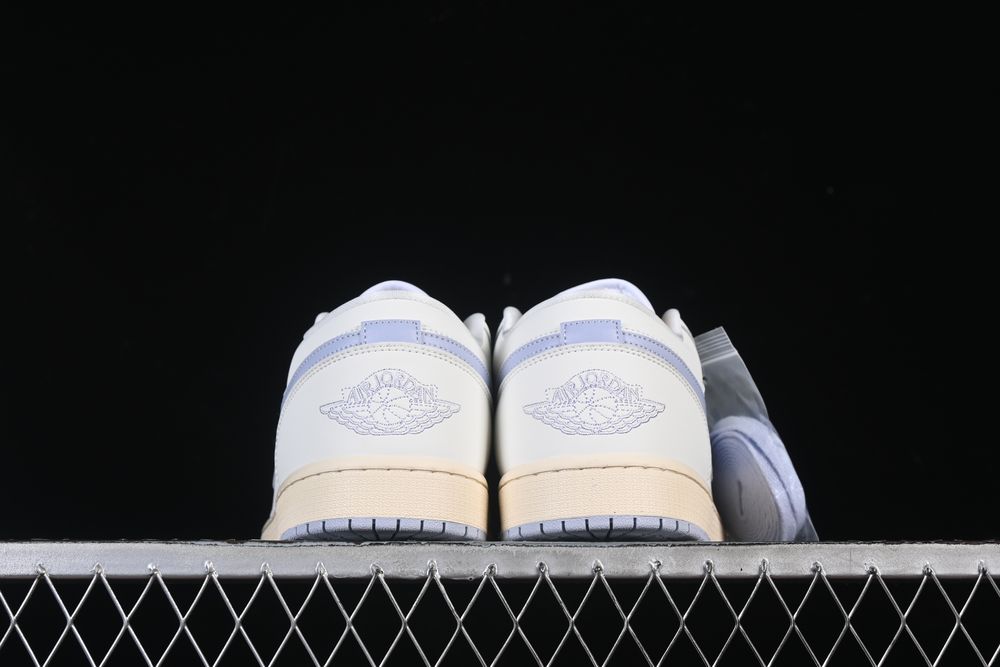 AJ 1 Low ‘Ghost’ DC0774 106 AJ 1 Low ‘Ghost’ DC0774 106