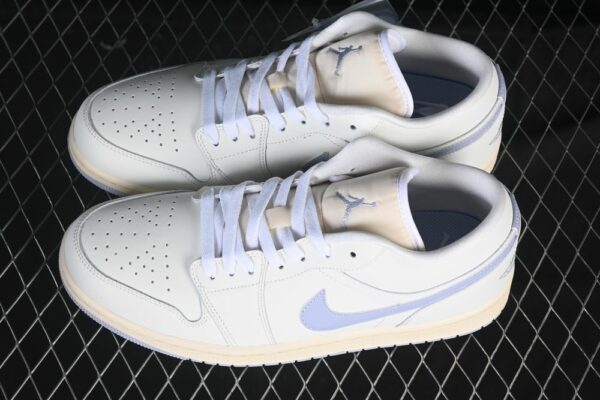 AJ 1 Low ‘Ghost’ DC0774 106 AJ 1 Low ‘Ghost’ DC0774 106