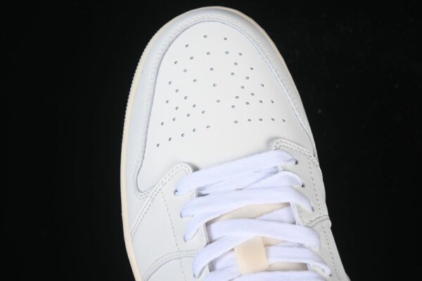 AJ 1 Low ‘Ghost’ DC0774 106 AJ 1 Low ‘Ghost’ DC0774 106