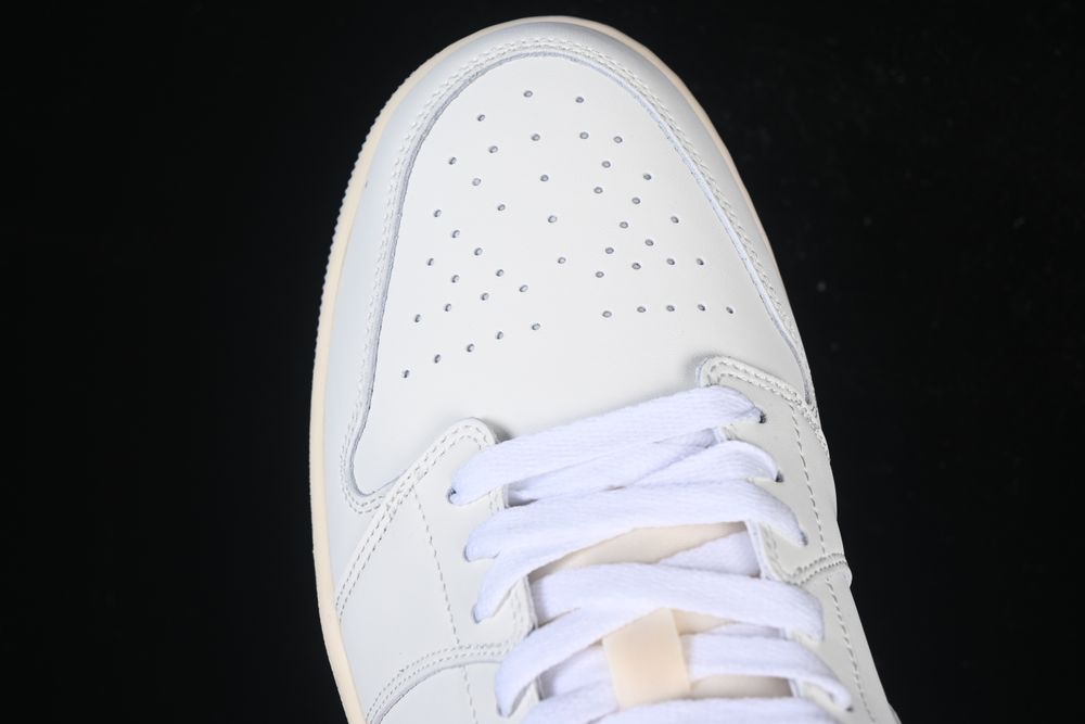 AJ 1 Low ‘Ghost’ DC0774 106 AJ 1 Low ‘Ghost’ DC0774 106