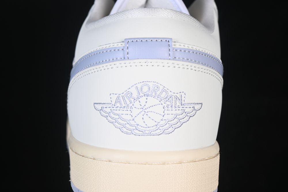 AJ 1 Low ‘Ghost’ DC0774 106 AJ 1 Low ‘Ghost’ DC0774 106