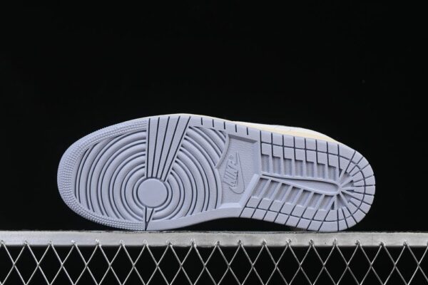 AJ 1 Low ‘Ghost’ DC0774 106 AJ 1 Low ‘Ghost’ DC0774 106