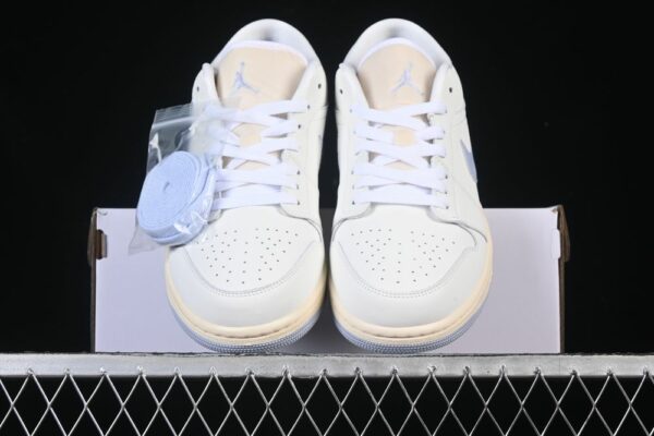AJ 1 Low ‘Ghost’ DC0774 106 AJ 1 Low ‘Ghost’ DC0774 106
