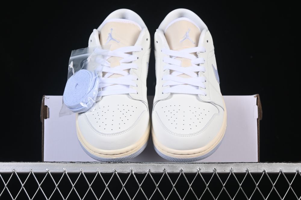 AJ 1 Low ‘Ghost’ DC0774 106 AJ 1 Low ‘Ghost’ DC0774 106