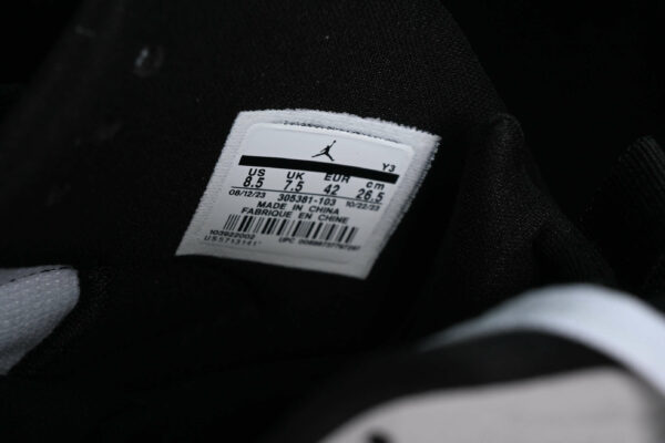 AJ 8 ‘Bugs Bunny’ 305381-103 MJ