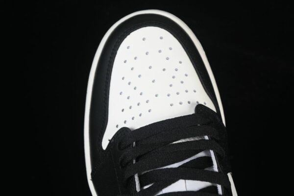 AJ 1 Low OG ‘Mocha’ CZ0790-102