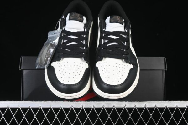 AJ 1 Low OG ‘Mocha’ CZ0790-102