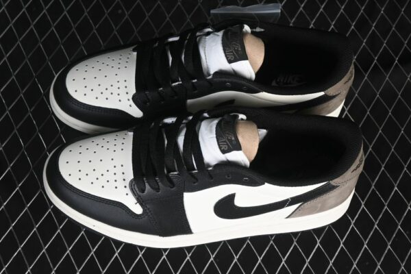 AJ 1 Low OG ‘Mocha’ CZ0790-102