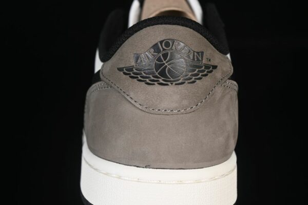 AJ 1 Low OG ‘Mocha’ CZ0790-102