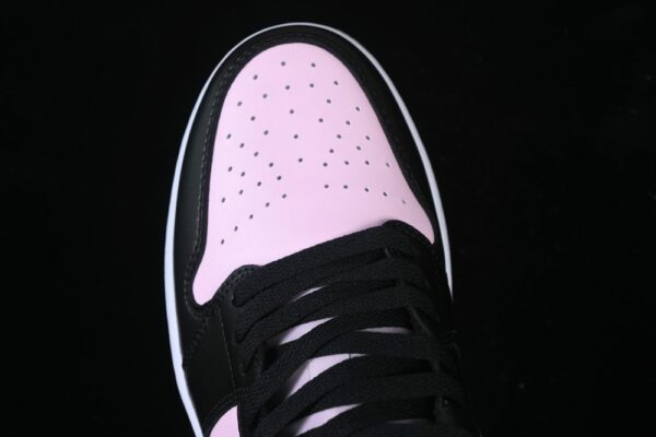 AJ 1 Low SE ‘Pink Foam Black’ IO3394-663 AJ 1 Low SE ‘Pink Foam Black’ IO3394-663