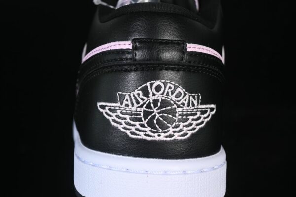 AJ 1 Low SE ‘Pink Foam Black’ IO3394-663 AJ 1 Low SE ‘Pink Foam Black’ IO3394-663