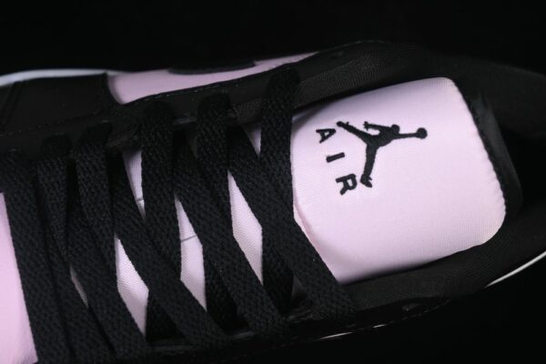 AJ 1 Low SE ‘Pink Foam Black’ IO3394-663 AJ 1 Low SE ‘Pink Foam Black’ IO3394-663