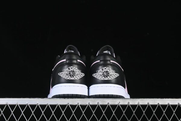 AJ 1 Low SE ‘Pink Foam Black’ IO3394-663 AJ 1 Low SE ‘Pink Foam Black’ IO3394-663