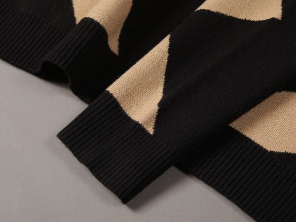 Classic Fendi Pattern Luxury Knit Sweater Classic Fendi Pattern Luxury Knit Sweater