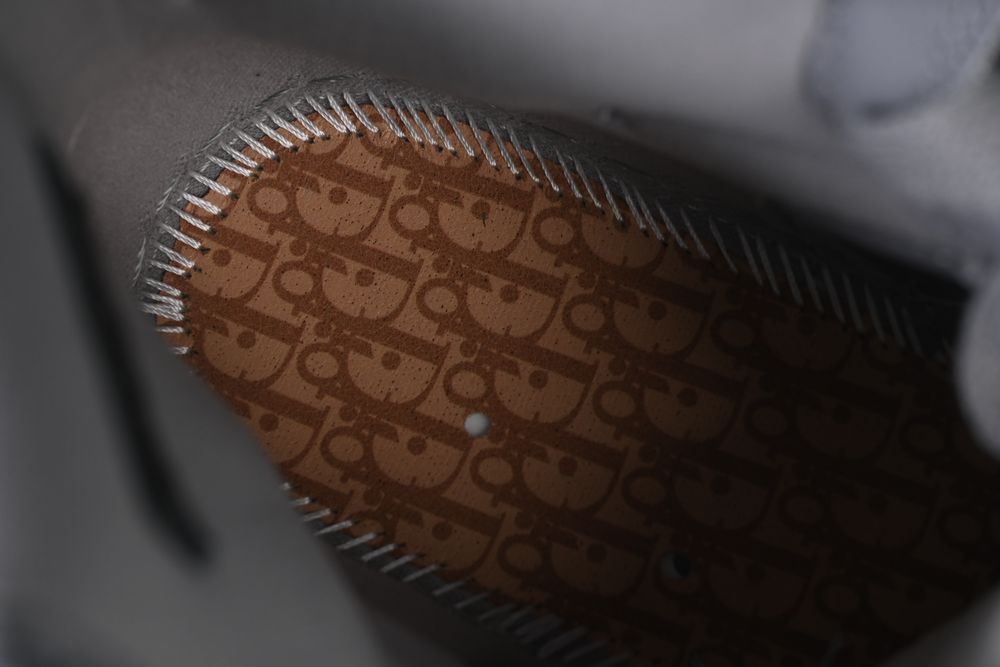 AJ 1 High OG x Dior ‘White Wolf Grey’ CN8607-002 AJ 1 High OG x Dior ‘White Wolf Grey’ CN8607-002