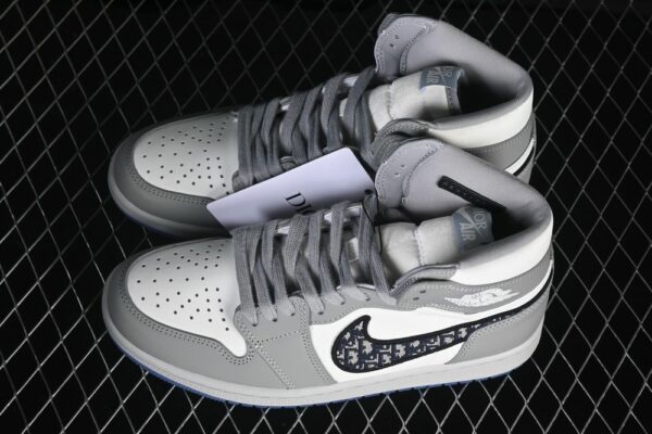 AJ 1 High OG x Dior ‘White Wolf Grey’ CN8607-002 AJ 1 High OG x Dior ‘White Wolf Grey’ CN8607-002