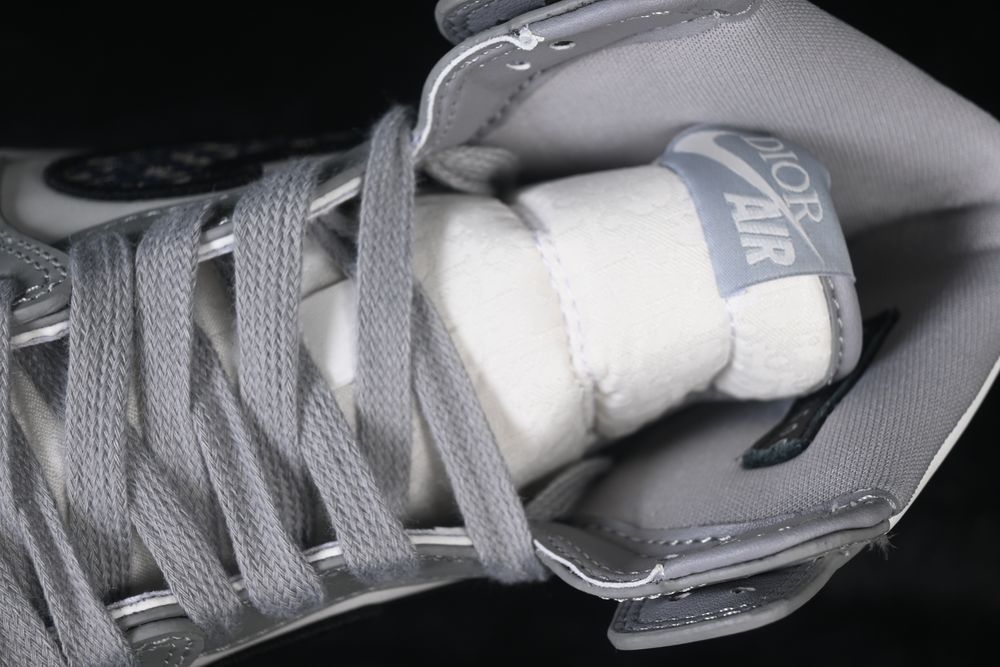 AJ 1 High OG x Dior ‘White Wolf Grey’ CN8607-002 AJ 1 High OG x Dior ‘White Wolf Grey’ CN8607-002