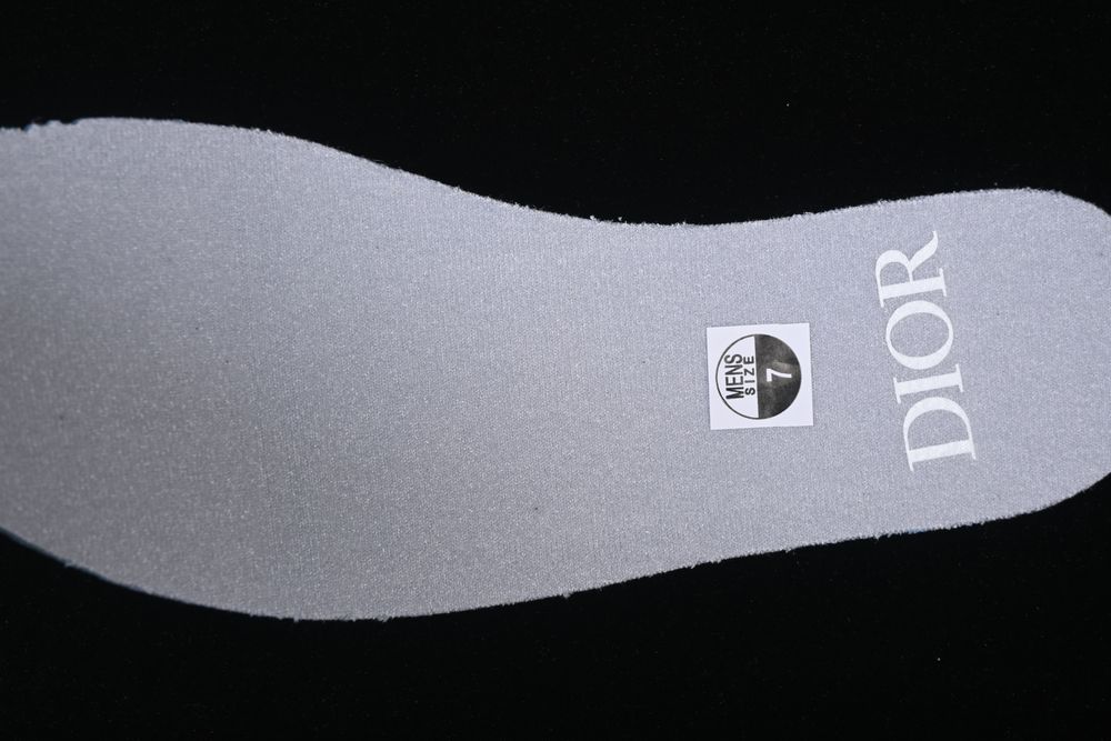 AJ 1 High OG x Dior ‘White Wolf Grey’ CN8607-002 AJ 1 High OG x Dior ‘White Wolf Grey’ CN8607-002