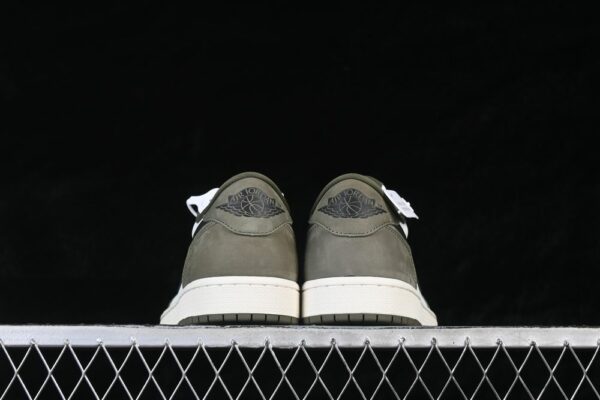 AJ 1 Low OG ‘Medium Olive’ HQ6998-200