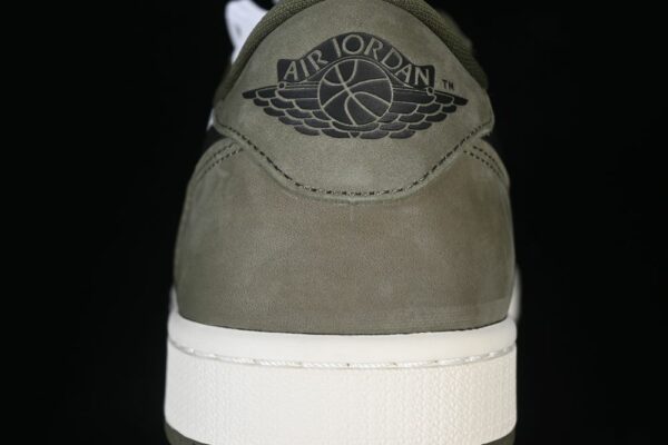 AJ 1 Low OG ‘Medium Olive’ HQ6998-200