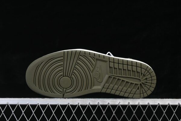 AJ 1 Low OG ‘Medium Olive’ HQ6998-200