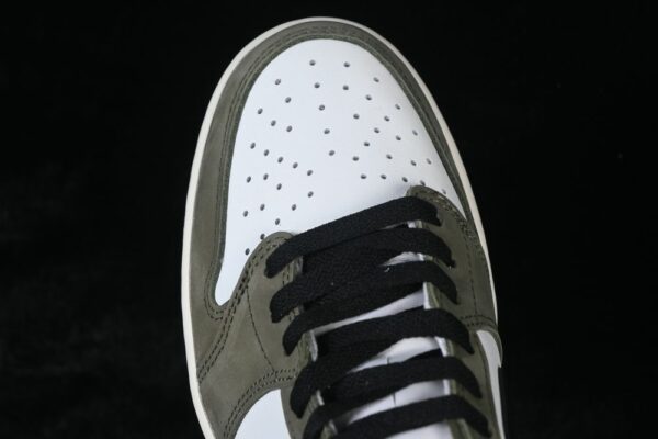 AJ 1 Low OG ‘Medium Olive’ HQ6998-200