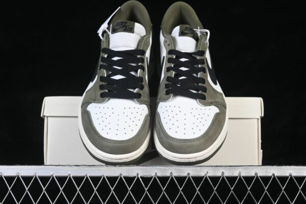 AJ 1 Low OG ‘Medium Olive’ HQ6998-200