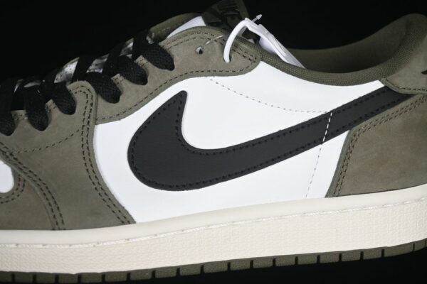 AJ 1 Low OG ‘Medium Olive’ HQ6998-200