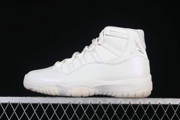 AJ 11 Retro “Pearl” AR0715-110