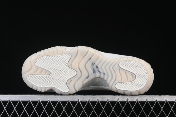 AJ 11 Retro “Pearl” AR0715-110