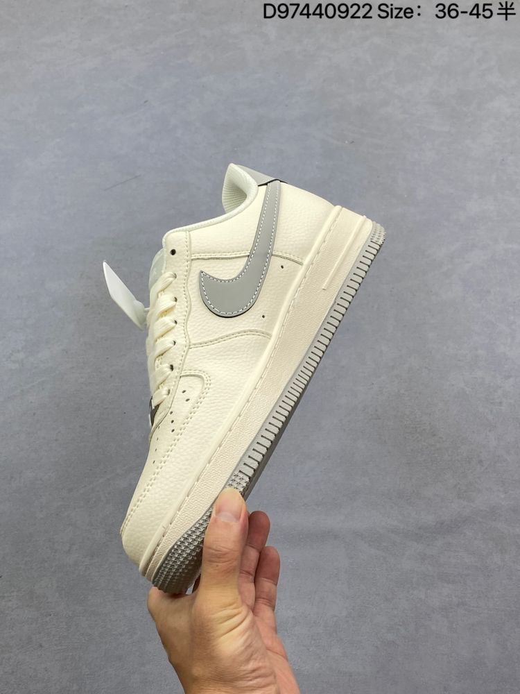 AF 1 Low x LV YF9511 AF 1 Low x LV YF9511