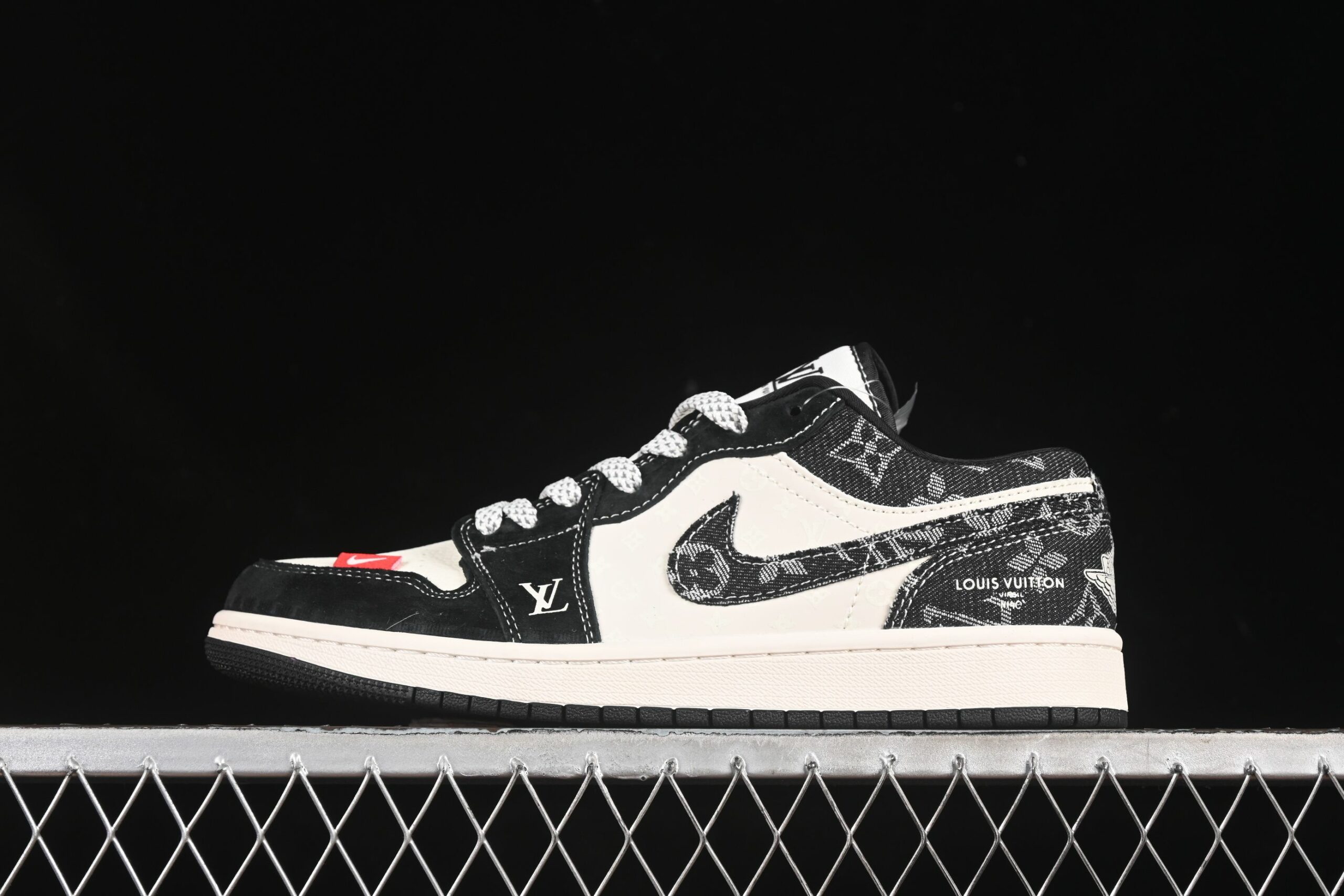 AJ 1 Low x LV YX5066-369 AJ 1 Low x LV YX5066-369