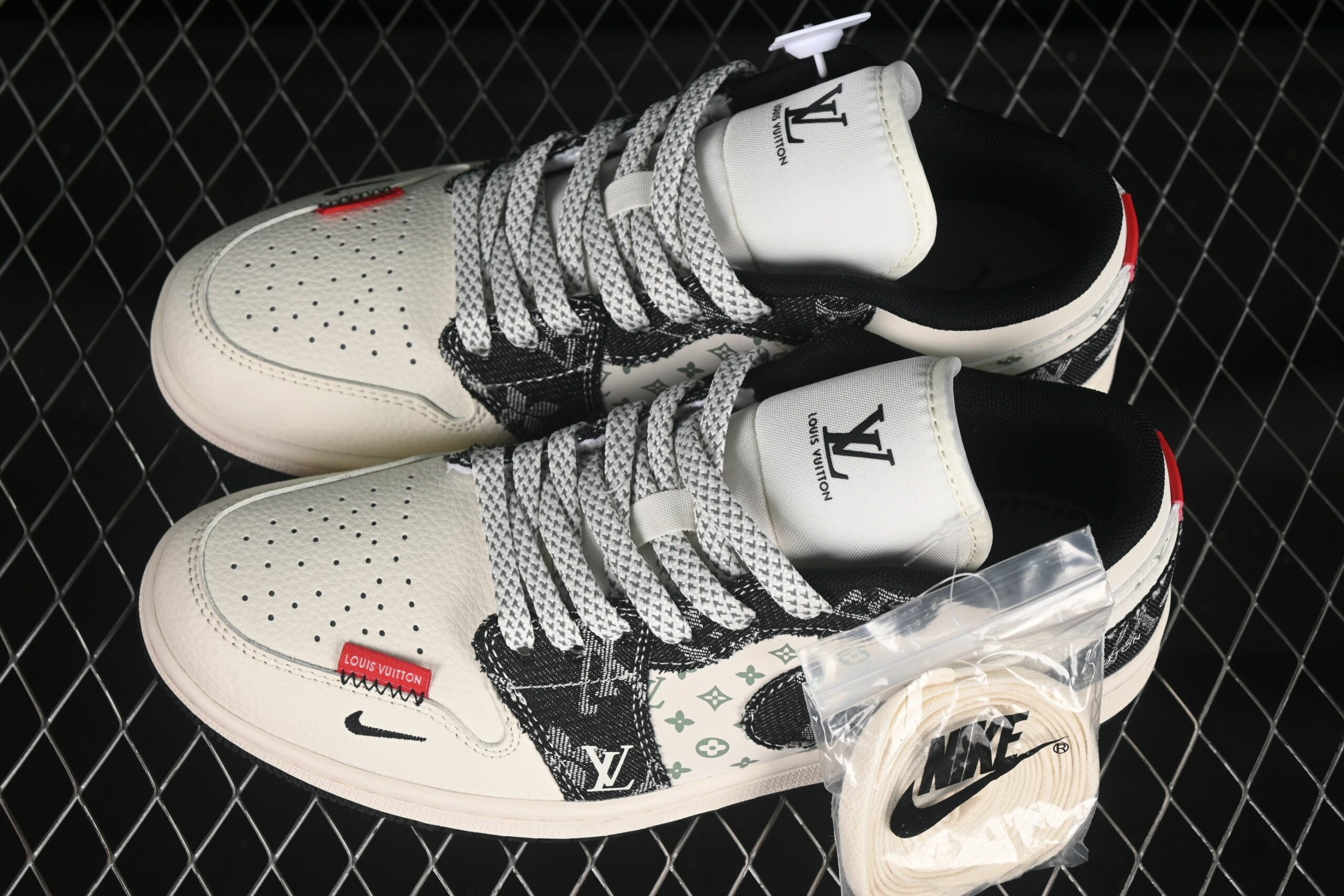 AJ 1 Low x LV YX5066-332 AJ 1 Low x LV YX5066-332