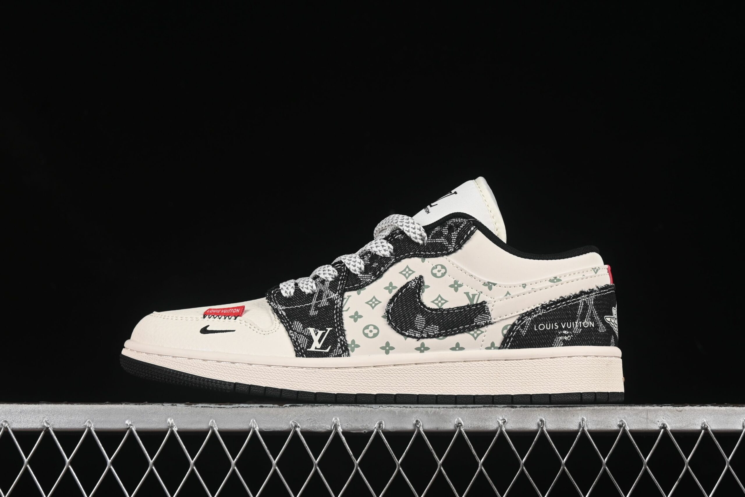 AJ 1 Low x LV YX5066-332 AJ 1 Low x LV YX5066-332