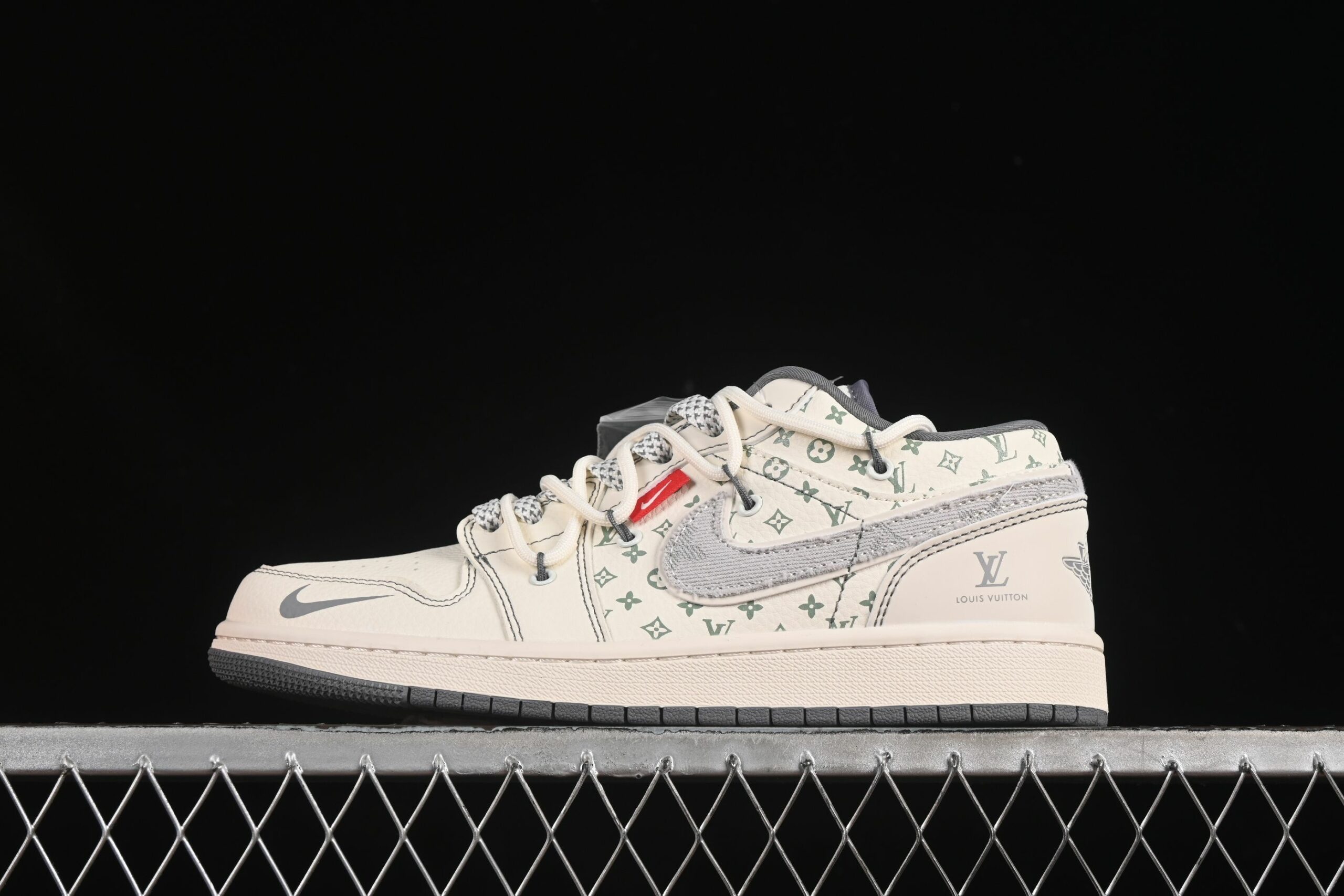 AJ 1 Low x LV YX5066-357 AJ 1 Low x LV YX5066-357