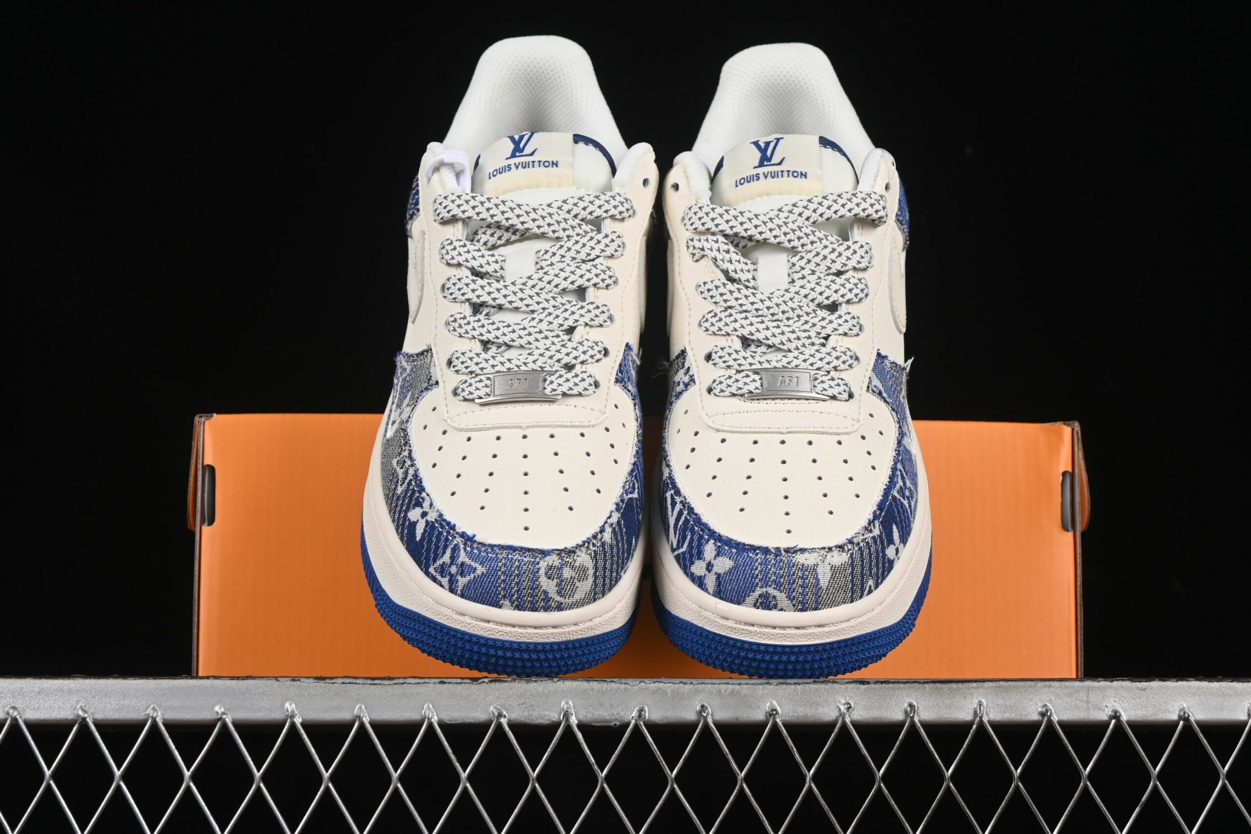 AF 1 Low x LV XS1958-586 AF 1 Low x LV XS1958-586