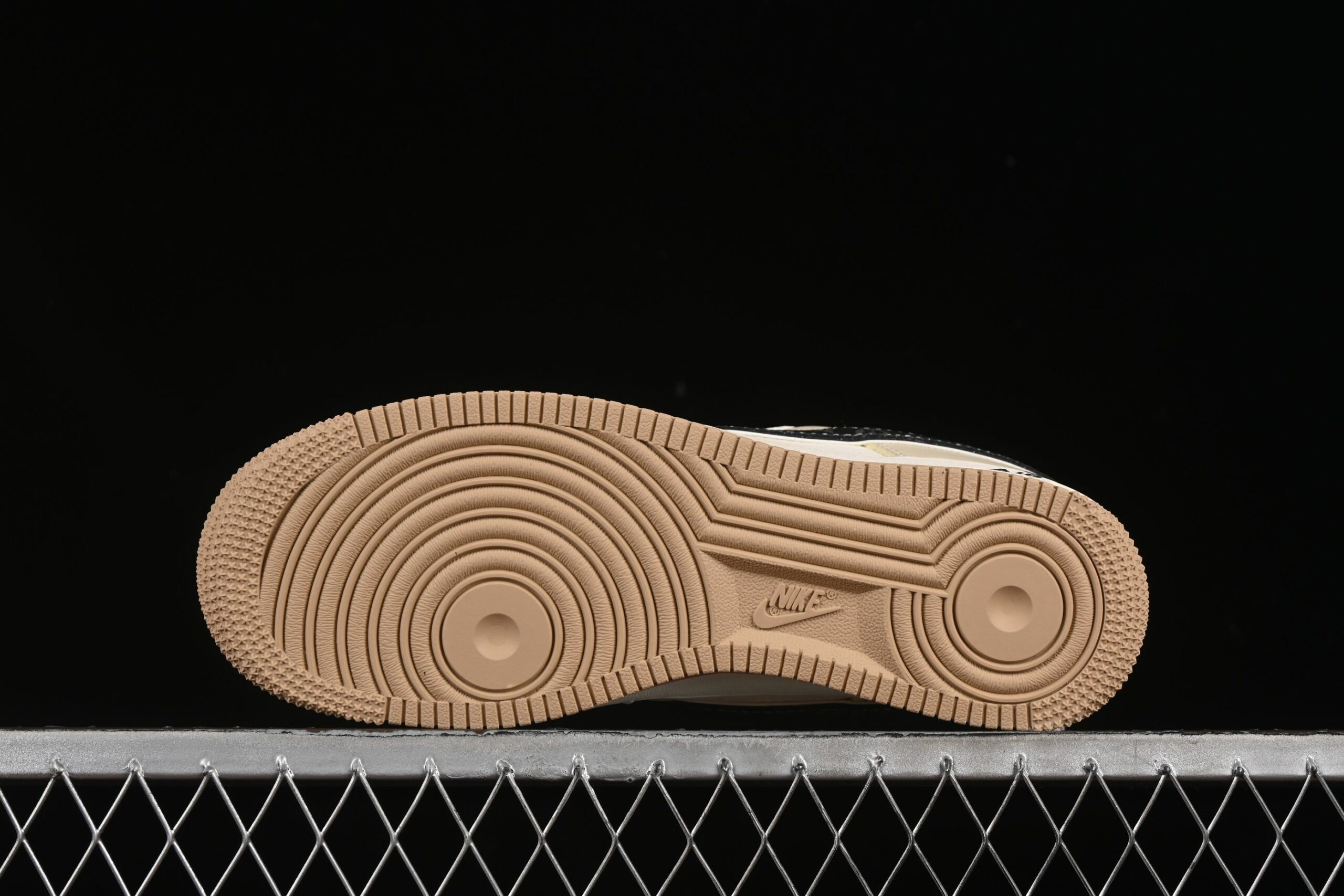 AF 1 Low x LV ZH2598-308 AF 1 Low x LV ZH2598-308