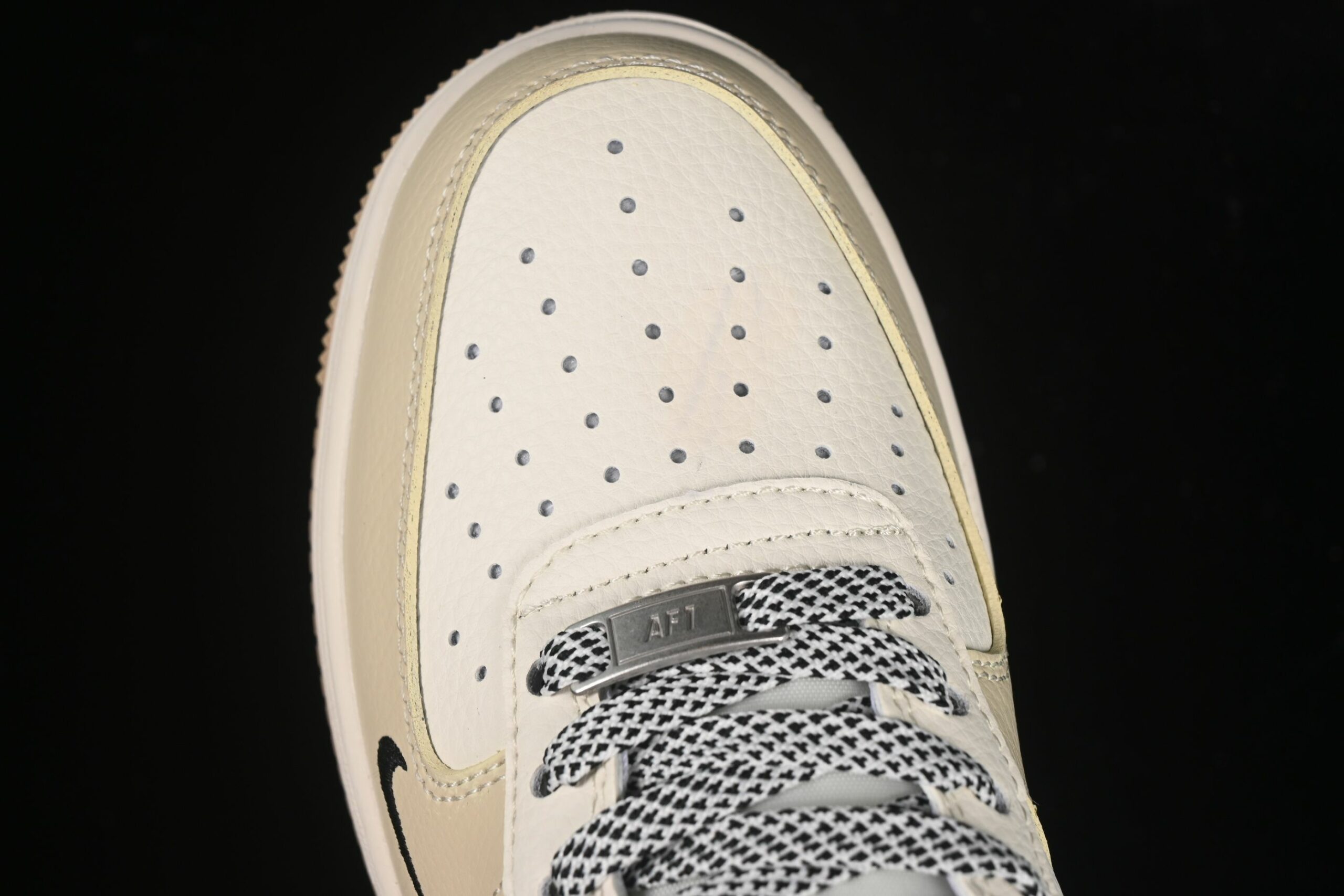 AF 1 Low x LV ZH2598-308 AF 1 Low x LV ZH2598-308