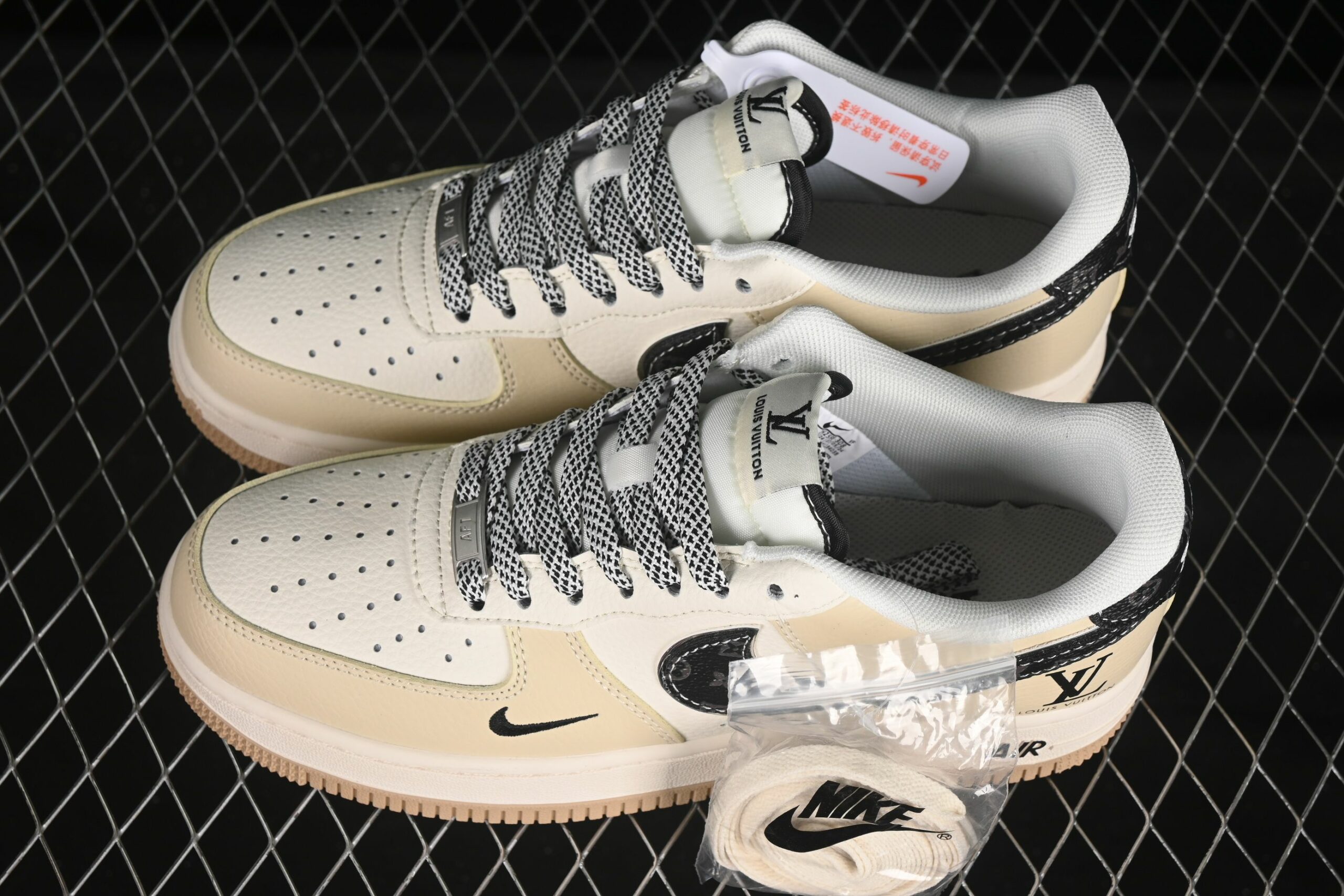 AF 1 Low x LV ZH2598-308 AF 1 Low x LV ZH2598-308