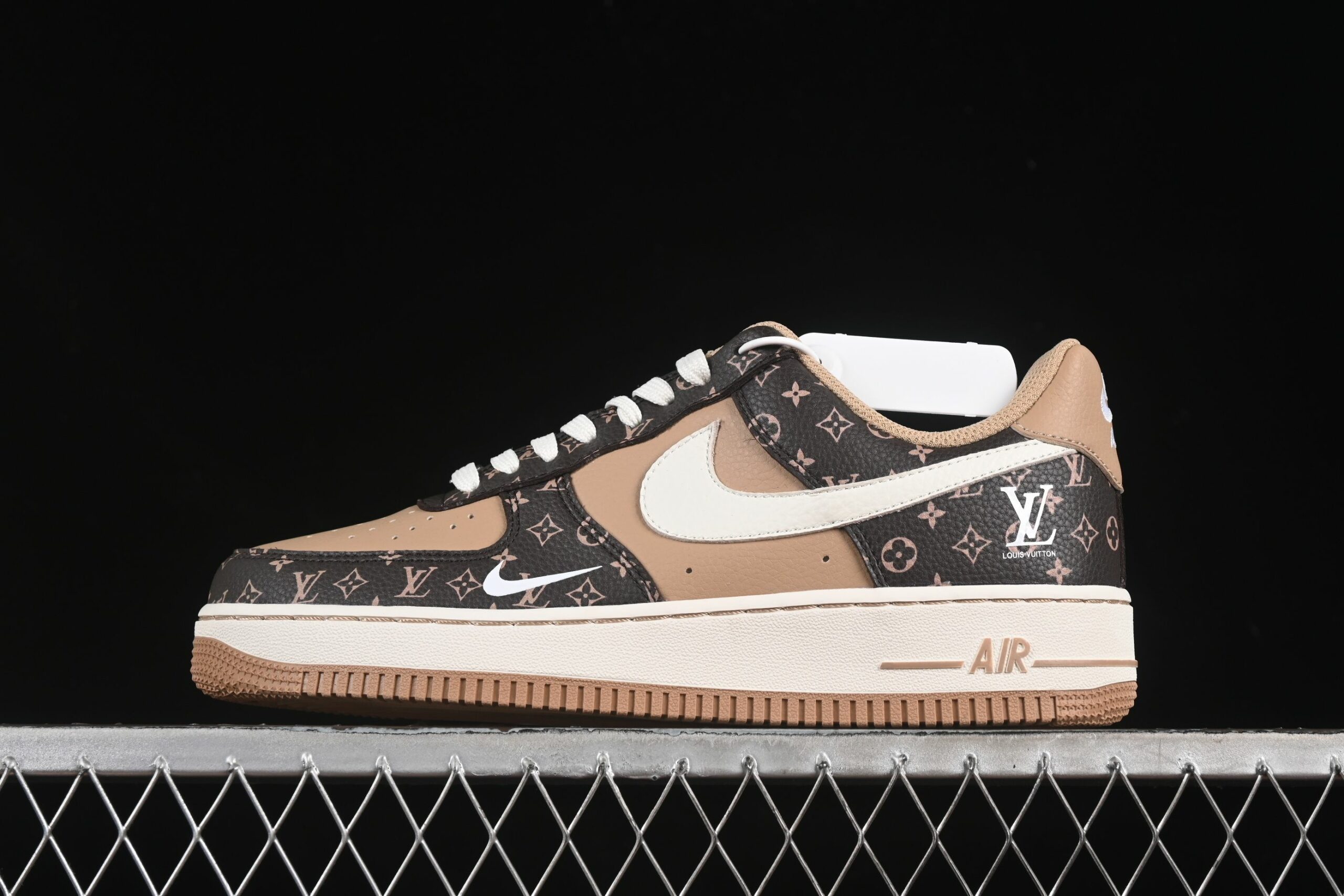 AF 1 Low x LV LW9279-009 AF 1 Low x LV LW9279-009