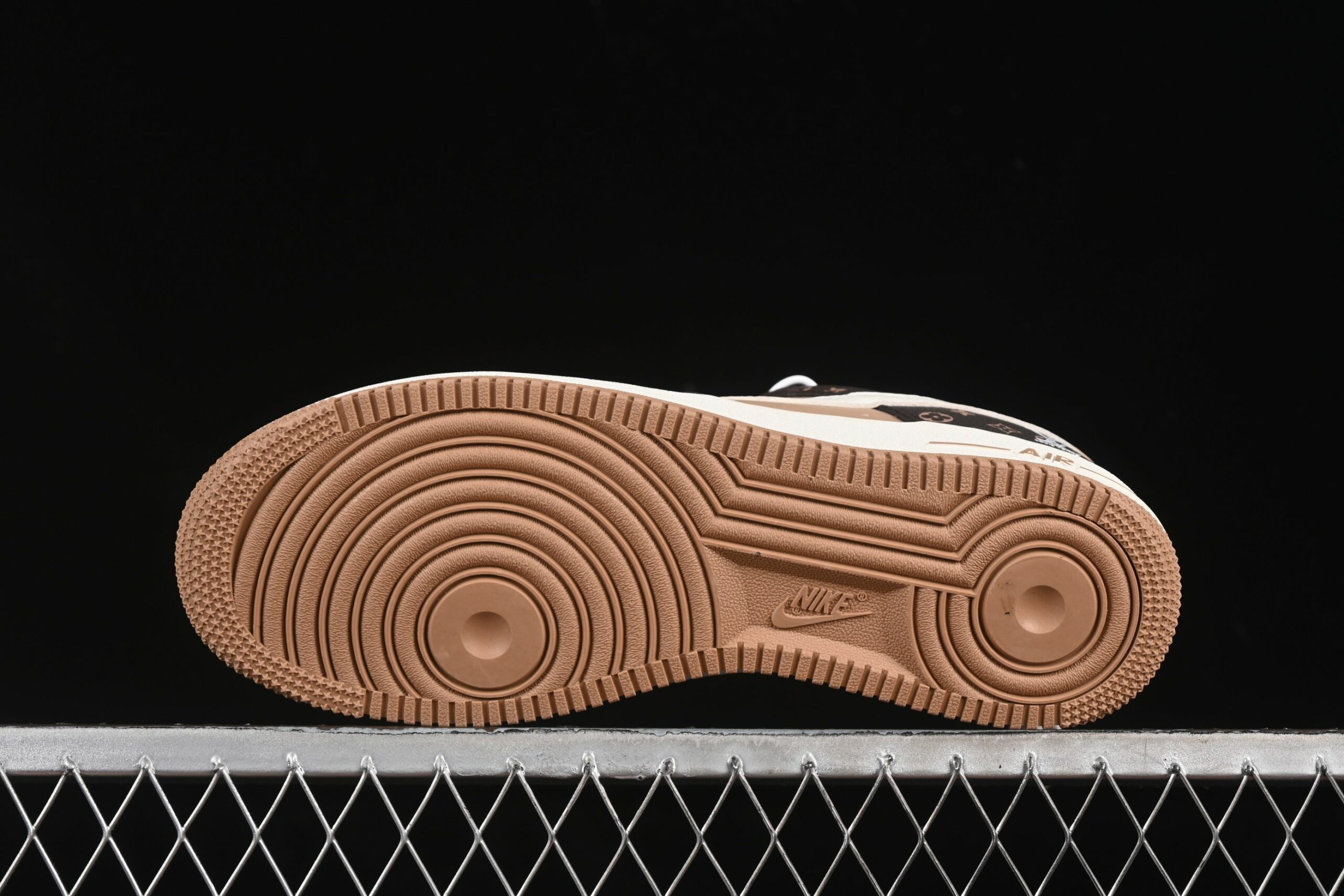 AF 1 Low x LV LW9279-009 AF 1 Low x LV LW9279-009