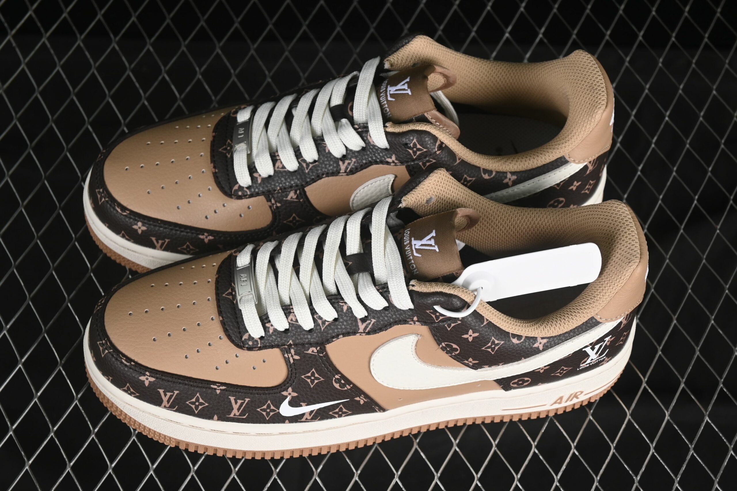 AF 1 Low x LV LW9279-009 AF 1 Low x LV LW9279-009