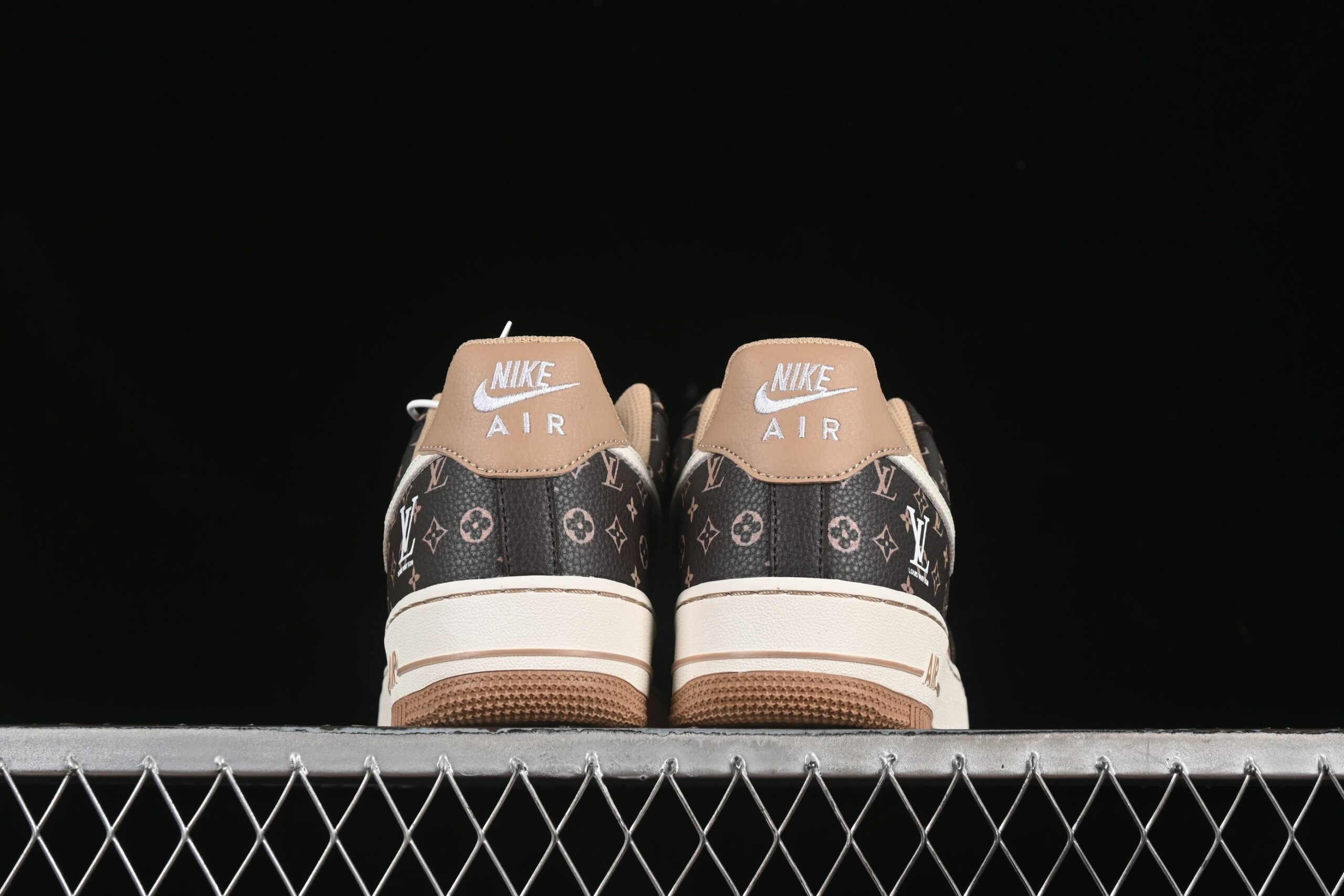 AF 1 Low x LV LW9279-009 AF 1 Low x LV LW9279-009