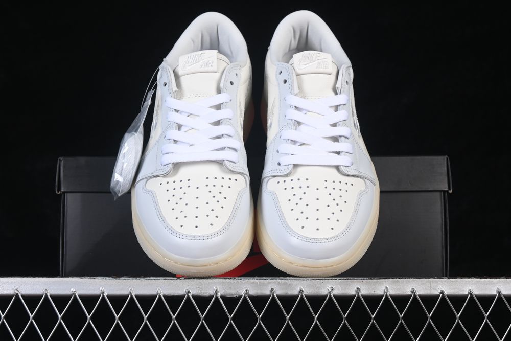 AJ 1 Low OG ‘Floral Swoosh’ IF4391-100 AJ 1 Low OG ‘Floral Swoosh’ IF4391-100