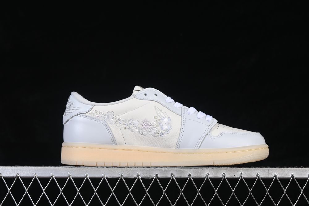 AJ 1 Low OG ‘Floral Swoosh’ IF4391-100 AJ 1 Low OG ‘Floral Swoosh’ IF4391-100