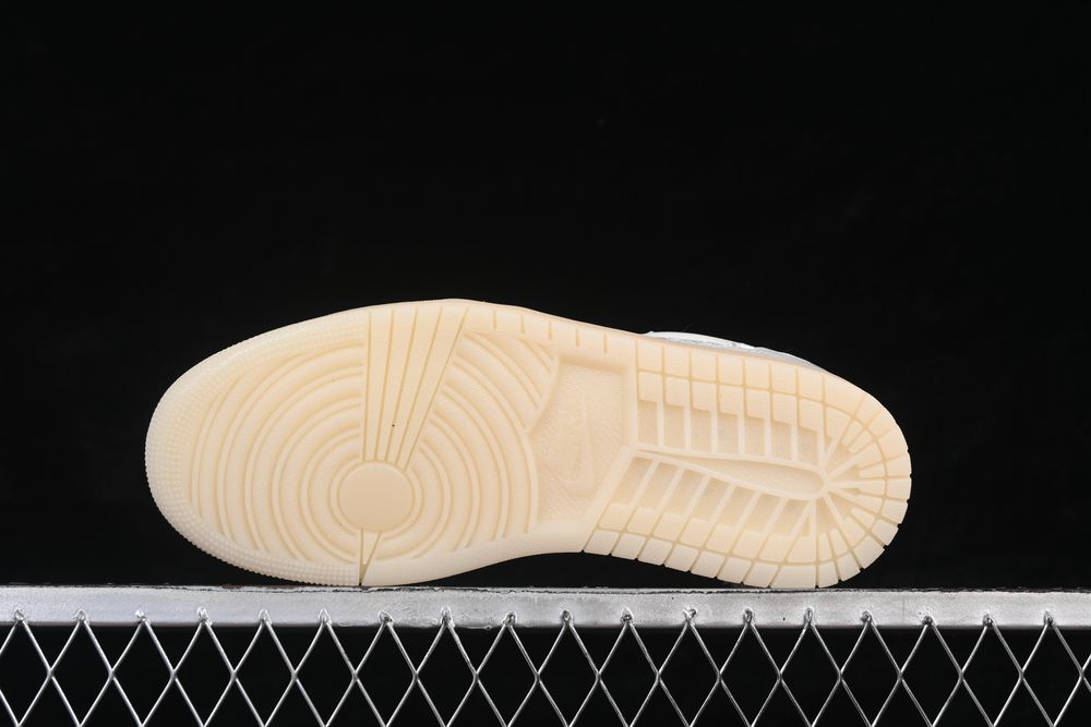 AJ 1 Low OG ‘Floral Swoosh’ IF4391-100 AJ 1 Low OG ‘Floral Swoosh’ IF4391-100