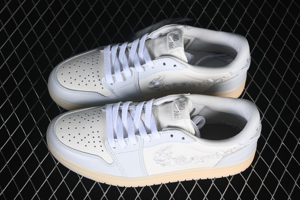 AJ 1 Low OG ‘Floral Swoosh’ IF4391-100 AJ 1 Low OG ‘Floral Swoosh’ IF4391-100